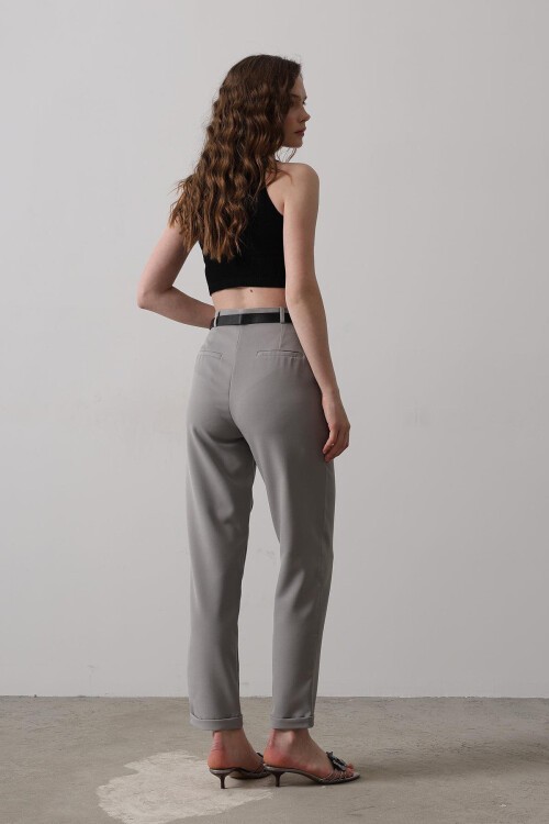 Gri Kemerli Havuç Pantolon