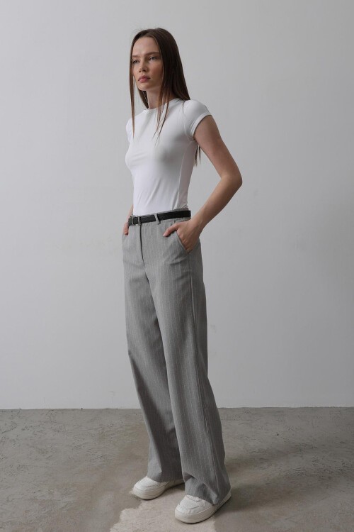 Gri-Beyaz Çift Cepli Kemerli Çizgili Palazzo Pantolon