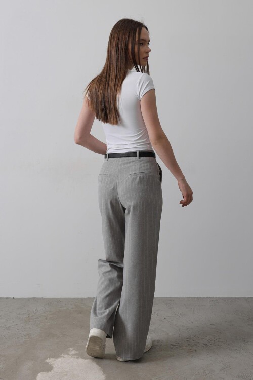 Gri-Beyaz Çift Cepli Kemerli Çizgili Palazzo Pantolon