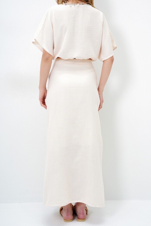 Krem Kruvaze Yaka Sedef Ve Deniz Kabuğu İşlemeli Crop Müslin Bluz Ve Astarlı Etek Takım