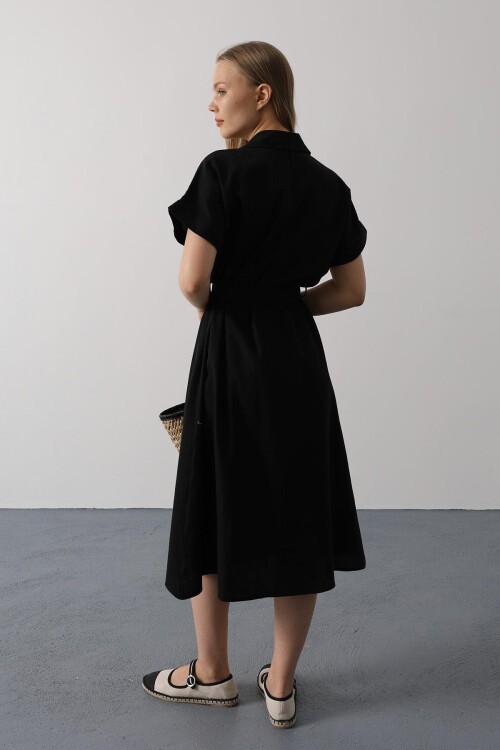 Siyah Kuşaklı Çift Cepli Gömlek Yaka Midi Boy Elbise