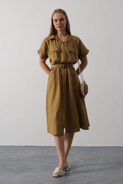 Yağ Yeşili Kuşaklı Çift Cepli Gömlek Yaka Midi Boy Elbise