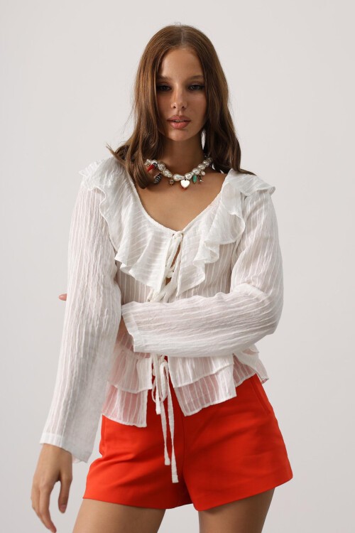Beyaz Fırfırlı Bağlama Detaylı Uzun Kol Bluz