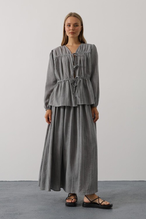 Gri Bağlama Detaylı Bluz Ve Beli Lastikli Maxi Boy Etek Takım