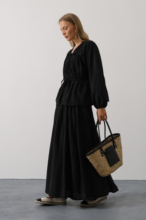 Siyah Bağlama Detaylı Bluz Ve Beli Lastikli Maxi Boy Etek Takım