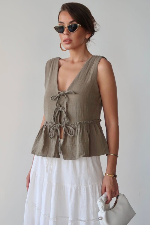 Haki V Yaka Önü Bağcıklı Keten Bluz