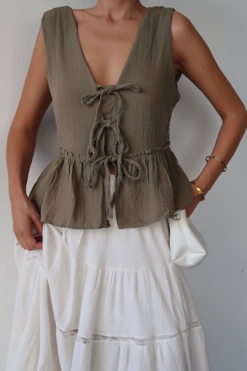 Haki V Yaka Önü Bağcıklı Keten Bluz