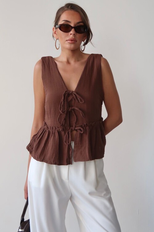 Kahverengi V Yaka Önü Bağcıklı Keten Bluz
