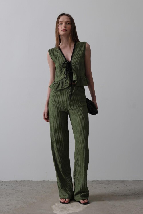 Haki V Yaka Bağcıklı Volanlı Örme Bluz  Ve Pantolon Takım