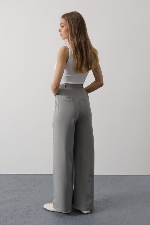 Gri Çift Cepli Pileli Bağcıklı Oversize Pantolon