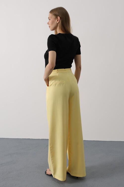 Sarı Çift Cepli Pileli Bağcıklı Oversize Pantolon