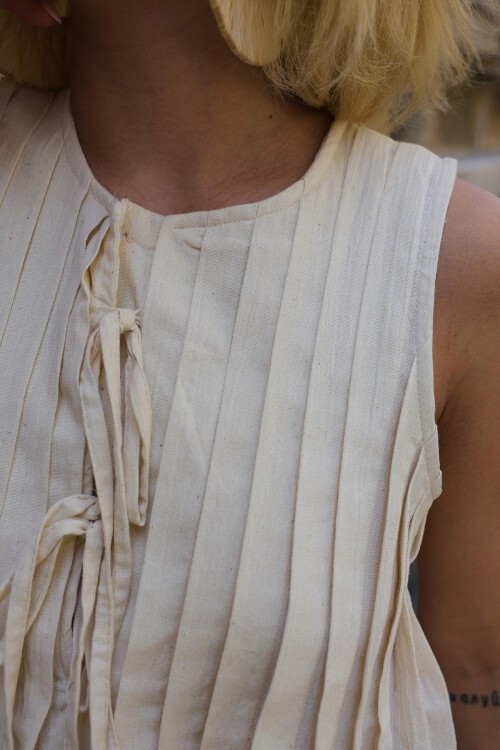 Krem Pileli Bağlama Detaylı Bluz