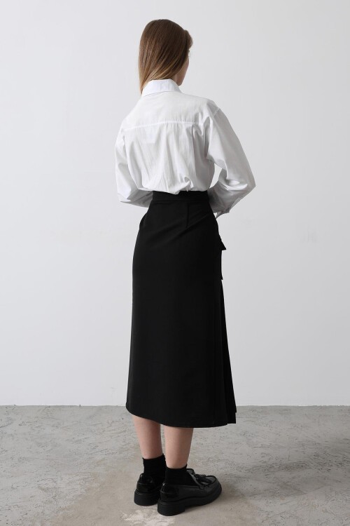 Beyaz Pileli Cep Detaylı Kontrast Gömlek Elbise