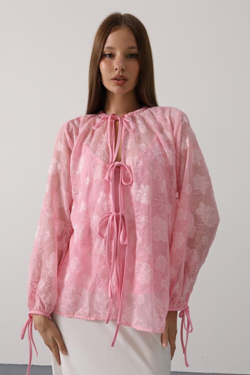 Pembe Kendinden Desenli Bağlama Detaylı Şifon Bluz
