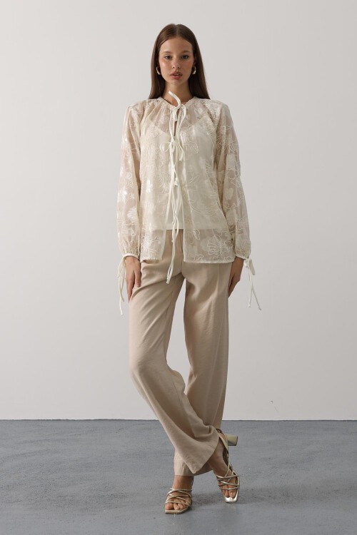 Taş Kendinden Desenli Bağlama Detaylı Şifon Bluz