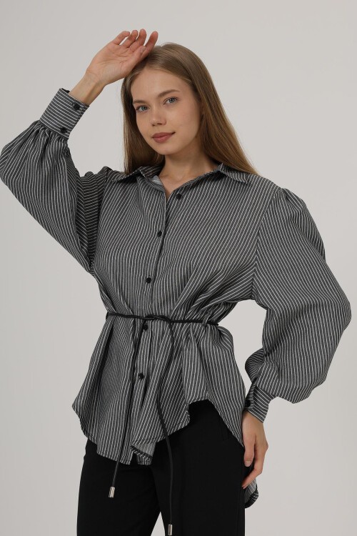 Siyah Çizgili Kemer Detaylı Balon Kol Gömlek