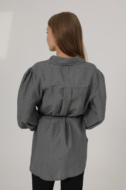 Siyah Çizgili Kemer Detaylı Balon Kol Gömlek