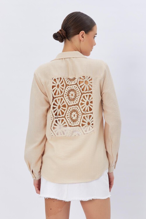 Taş Patı Ve Sırtı Dantel Detaylı Keten Gömlek