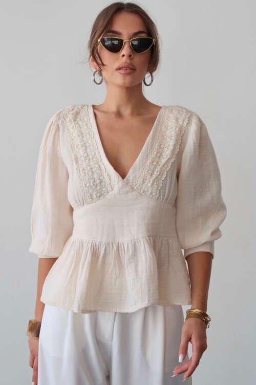 Krem V Yaka Dantel Detaylı Keten Bluz