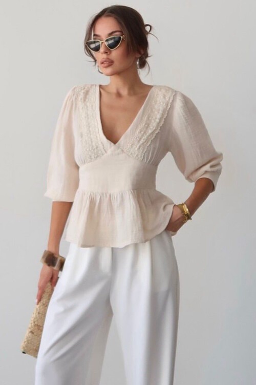 Krem V Yaka Dantel Detaylı Keten Bluz