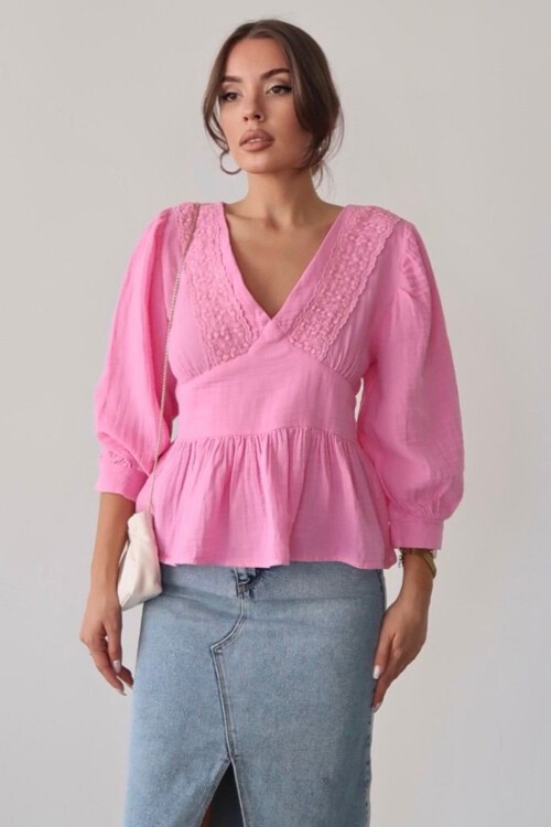 Pembe V Yaka Dantel Detaylı Keten Bluz