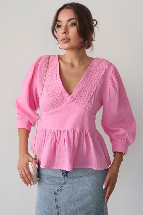 Pembe V Yaka Dantel Detaylı Keten Bluz
