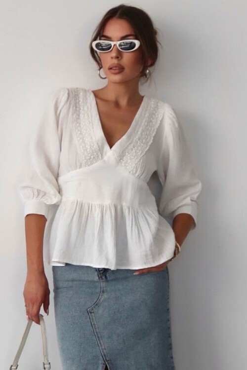 Beyaz V Yaka Dantel Detaylı Keten Bluz