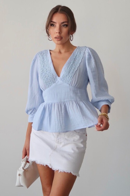 Mavi V Yaka Dantel Detaylı Keten Bluz