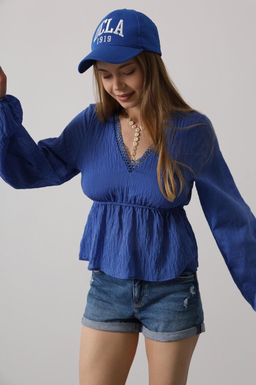 Mavi V Yaka Dantelli Eteği Fırfırlı Bluz