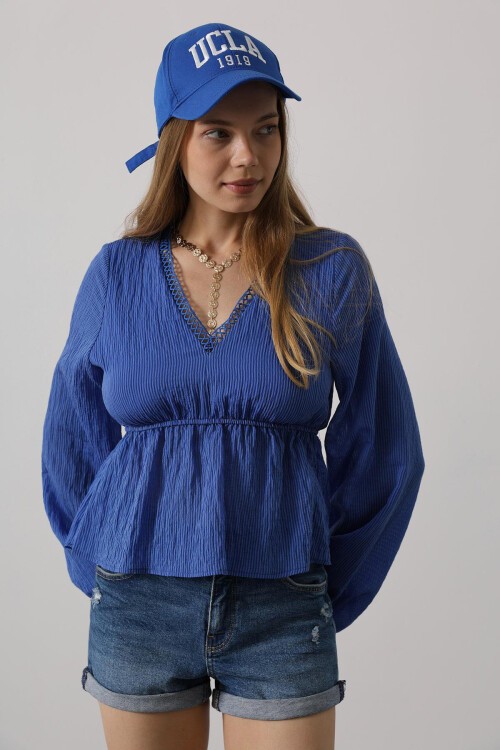 Mavi V Yaka Dantelli Eteği Fırfırlı Bluz