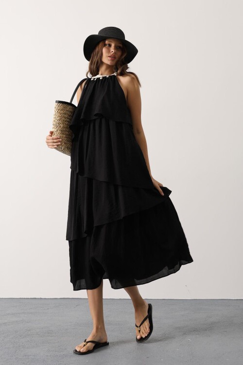 Siyah Yaka Süslemeli Kat Kat Akışkan Kesim Midi Boy Elbise