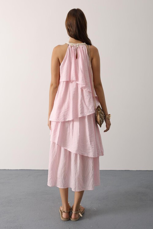 Pembe Yaka Süslemeli Kat Kat Akışkan Kesim Midi Boy Elbise