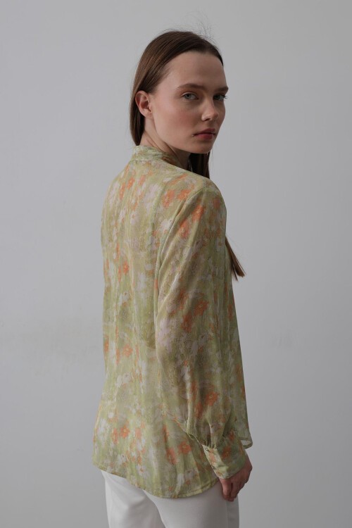 Fıstık Yeşili Yakası Fularlı Kalın Manşetli Şifon Gömlek