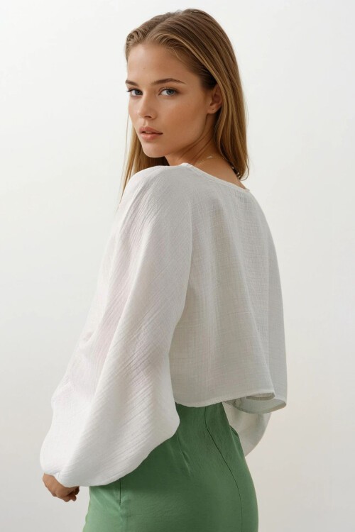 Beyaz Bisiklet Yaka Yarasa Kollu Crop Bluz