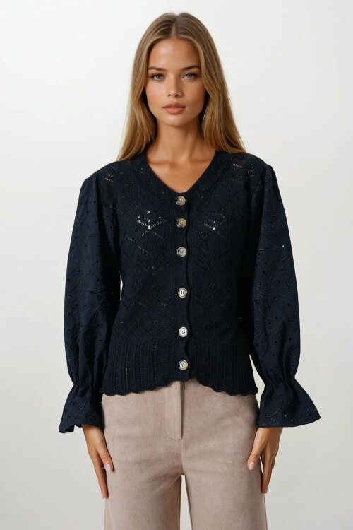 Siyah Ajurlu Triko Brode Kol Düğmeli Hırka