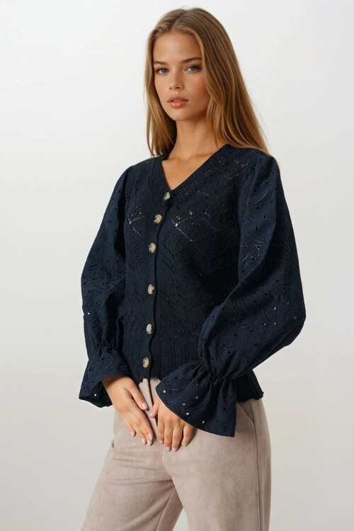 Siyah Ajurlu Triko Brode Kol Düğmeli Hırka