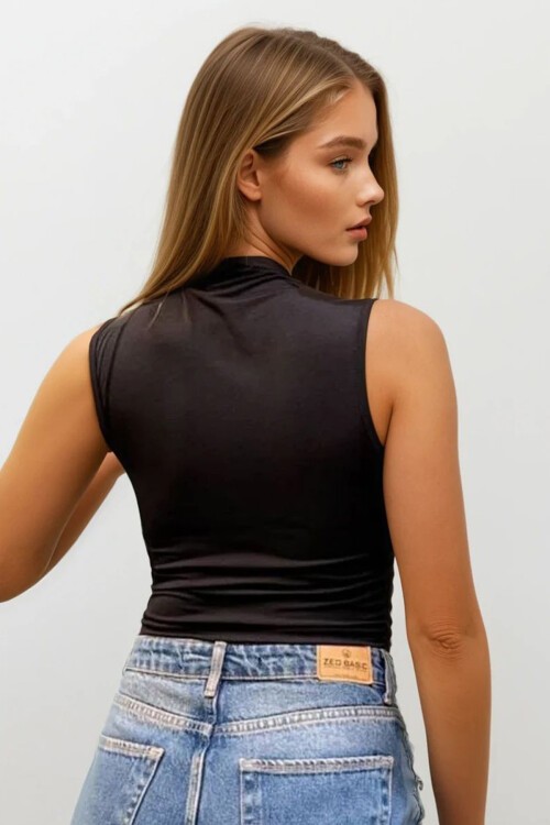 Siyah Asimetrik Bloklu Kolsuz Crop Bluz