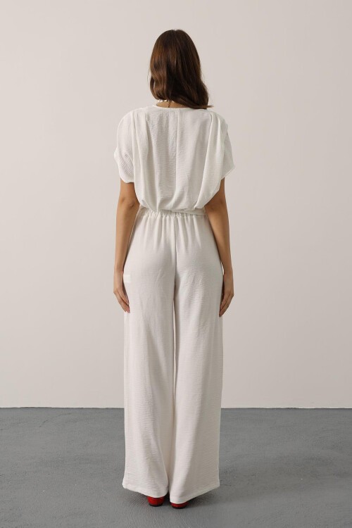 Beyaz Asimetrik Kesim Bluz Ve Beli Lastikli Pantolon Takım