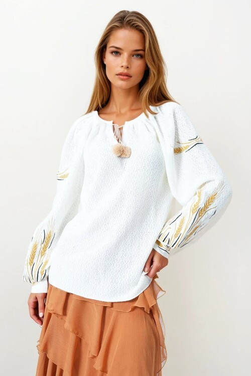 Beyaz Başak Nakışlı Bağcıklı Püskül Detaylı Bohem Bluz