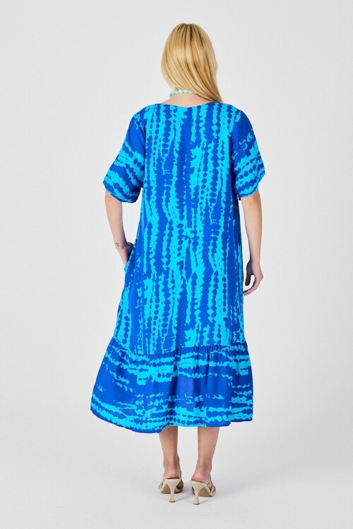 Mavi Batik Desenli V Yaka Eteği Volanlı Oversize Elbise