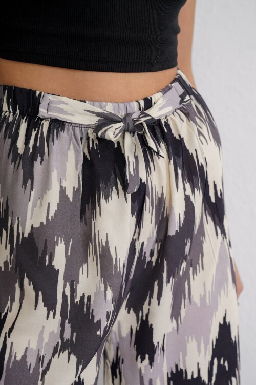 Siyah-Ekru Beli Lastikli Bağcıklı Desenli Viskon Palazzo Pantolon