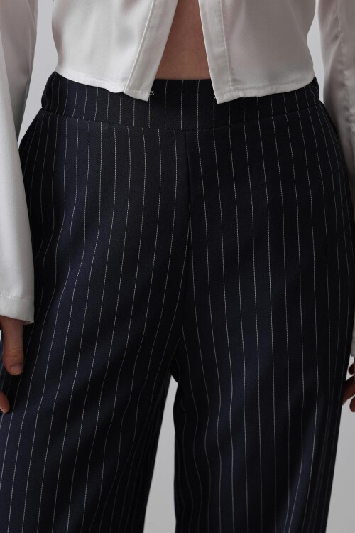 Lacivert Beyaz Beli Yarım Lastikli Çizgili Palazzo Pantolon