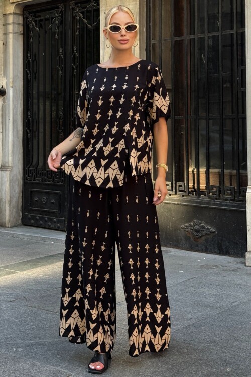Bej Bisiklet Yaka Desenli Bluz Ve Pantolon Takım