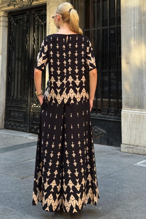 Bej Bisiklet Yaka Desenli Bluz Ve Pantolon Takım