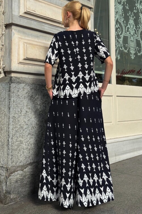 Ekru Bisiklet Yaka Desenli Bluz Ve Pantolon Takım