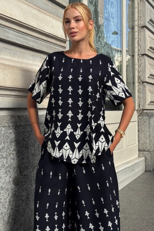 Ekru Bisiklet Yaka Desenli Bluz Ve Pantolon Takım