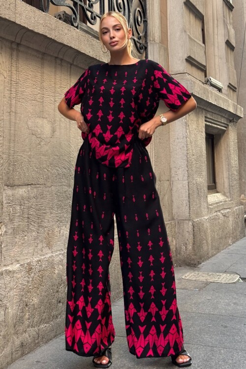 Fuşya Bisiklet Yaka Desenli Bluz Ve Pantolon Takım