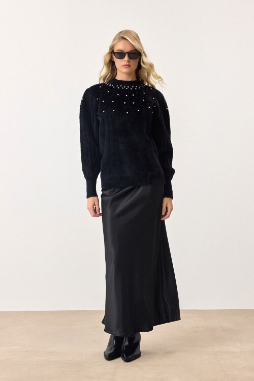 Siyah Bisiklet Yaka İncili Triko Kazak