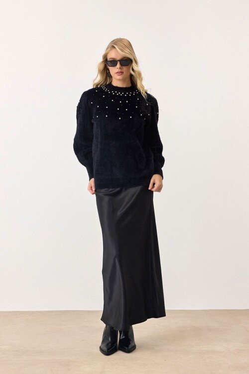 Siyah Bisiklet Yaka İncili Triko Kazak