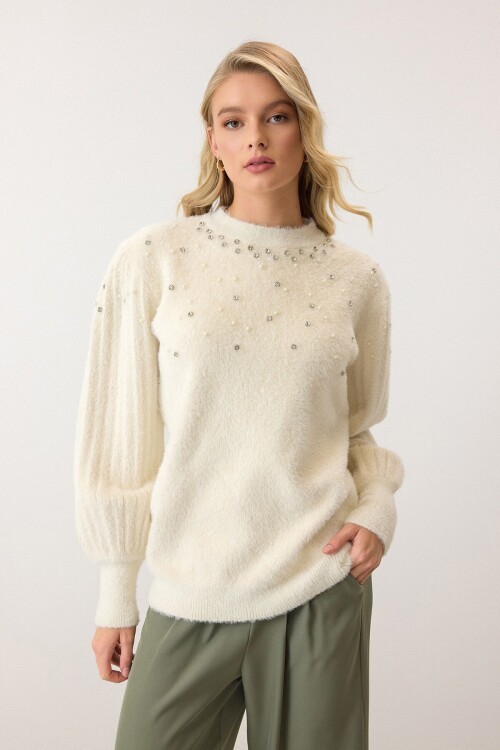 Krem Bisiklet Yaka İncili Triko Kazak